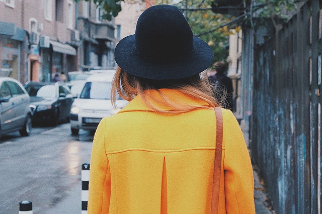 oranžový kabát