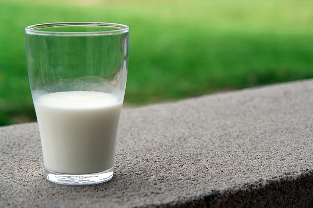 sklenice mléka